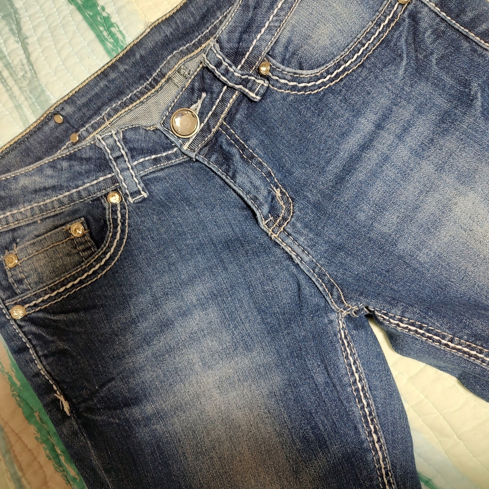 Denim Couture Embroidered Blue Cropped Jeans - Picture 6 of 7